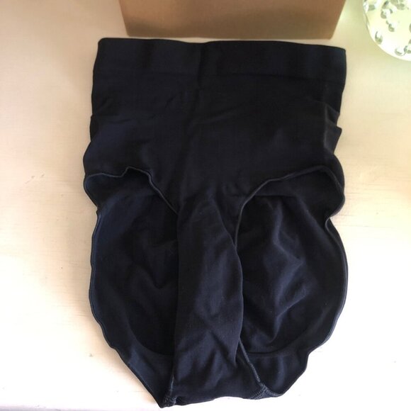 SKIMS Seamless Sculpt Mid Waist Brief Size 2X / 3X - Picture 5 of 10